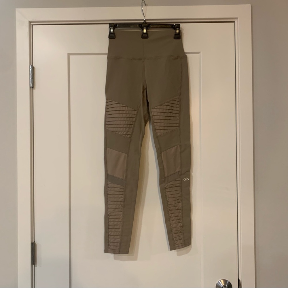 ALO Yoga High-Waist Moto Legging Gravel Medium - Picture 9 of 9